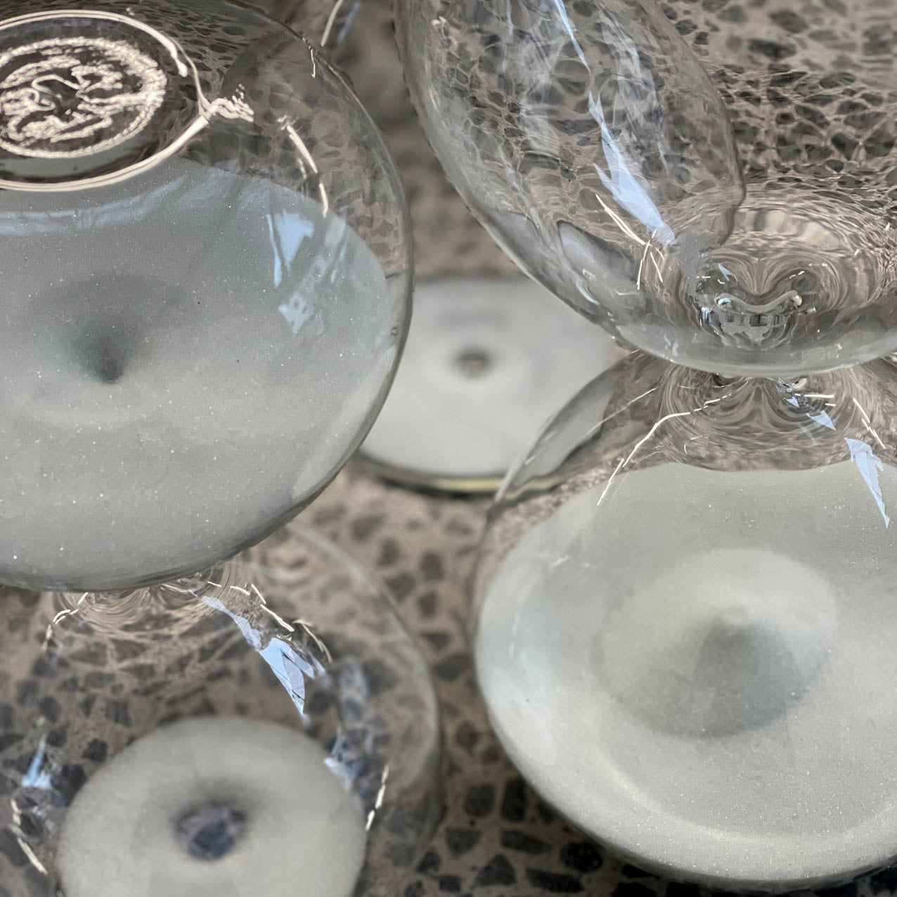 Hourglass Clear/White