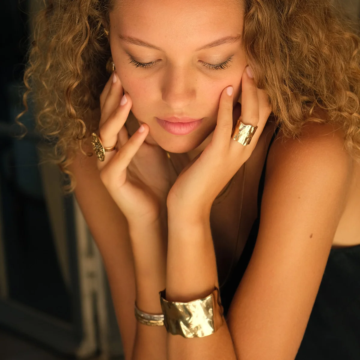 Sculptured Wide Ring Gold