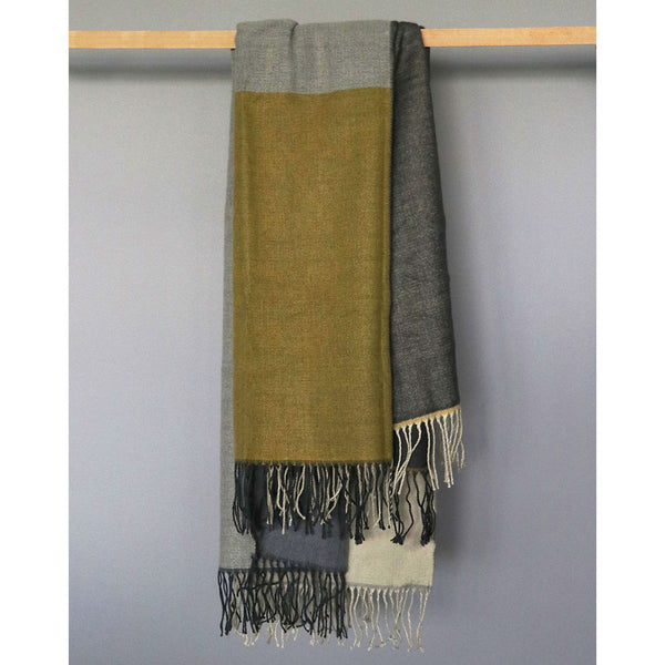 Nestle down on the cooler evenings with this delightful soft weave throw.  It is available in 4 two-toned colours all with a delicate tasselled edge.  Size: 130x150cm 100% Acrylic