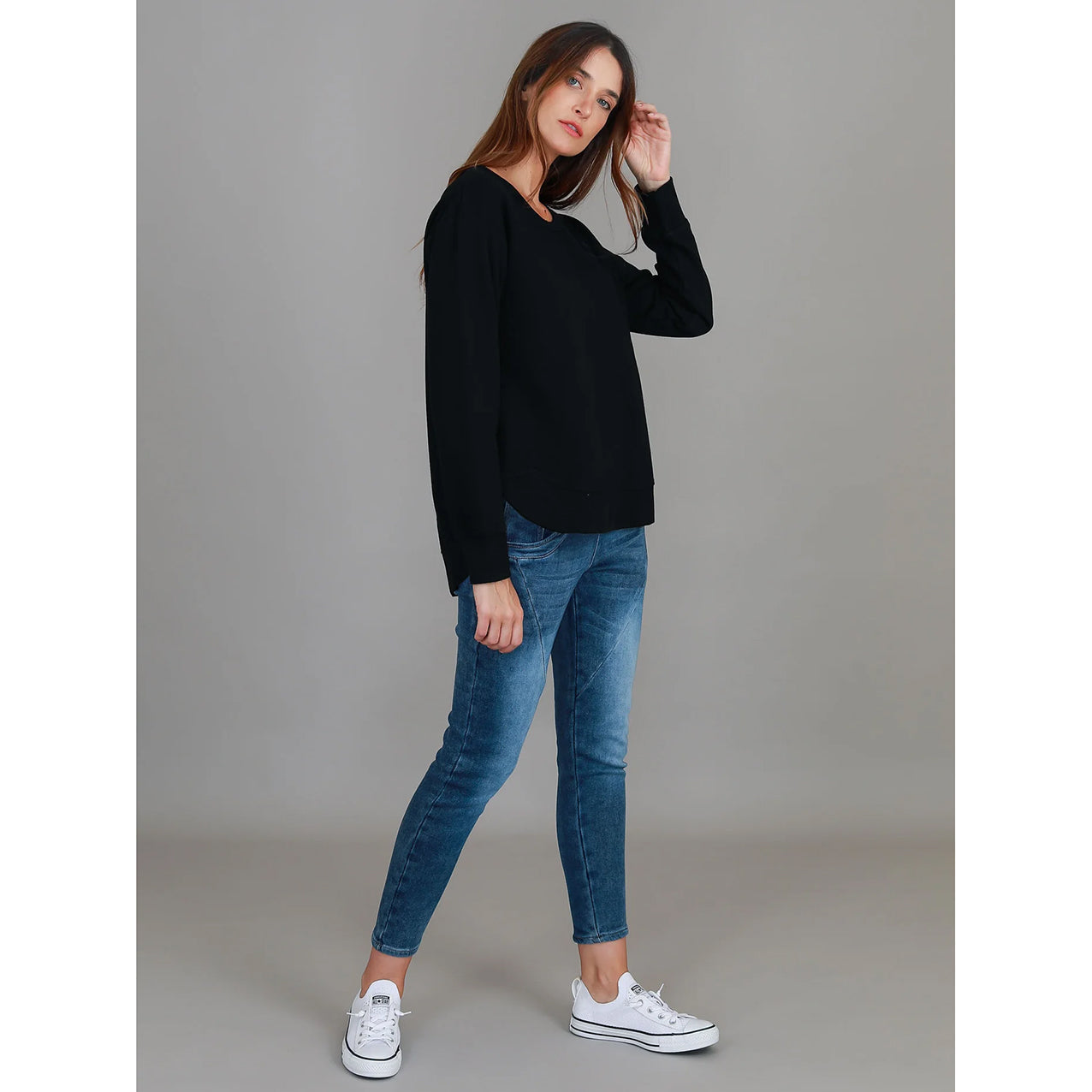 Charlette Curve Hem Sweater Black