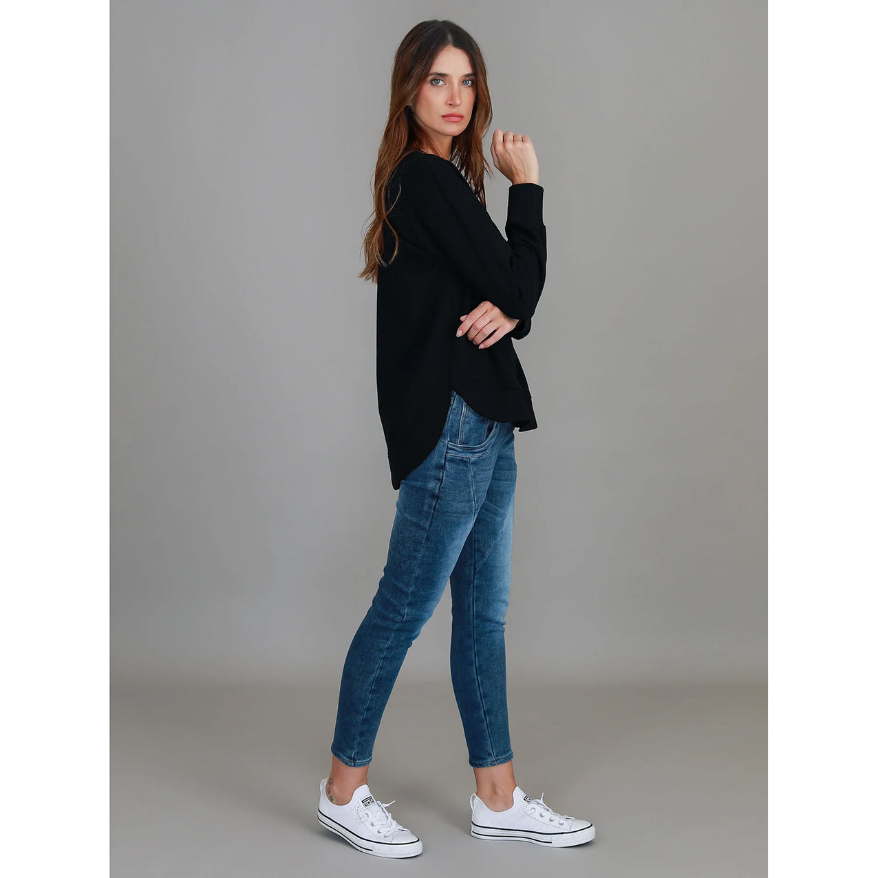 Charlette Curve Hem Sweater Black