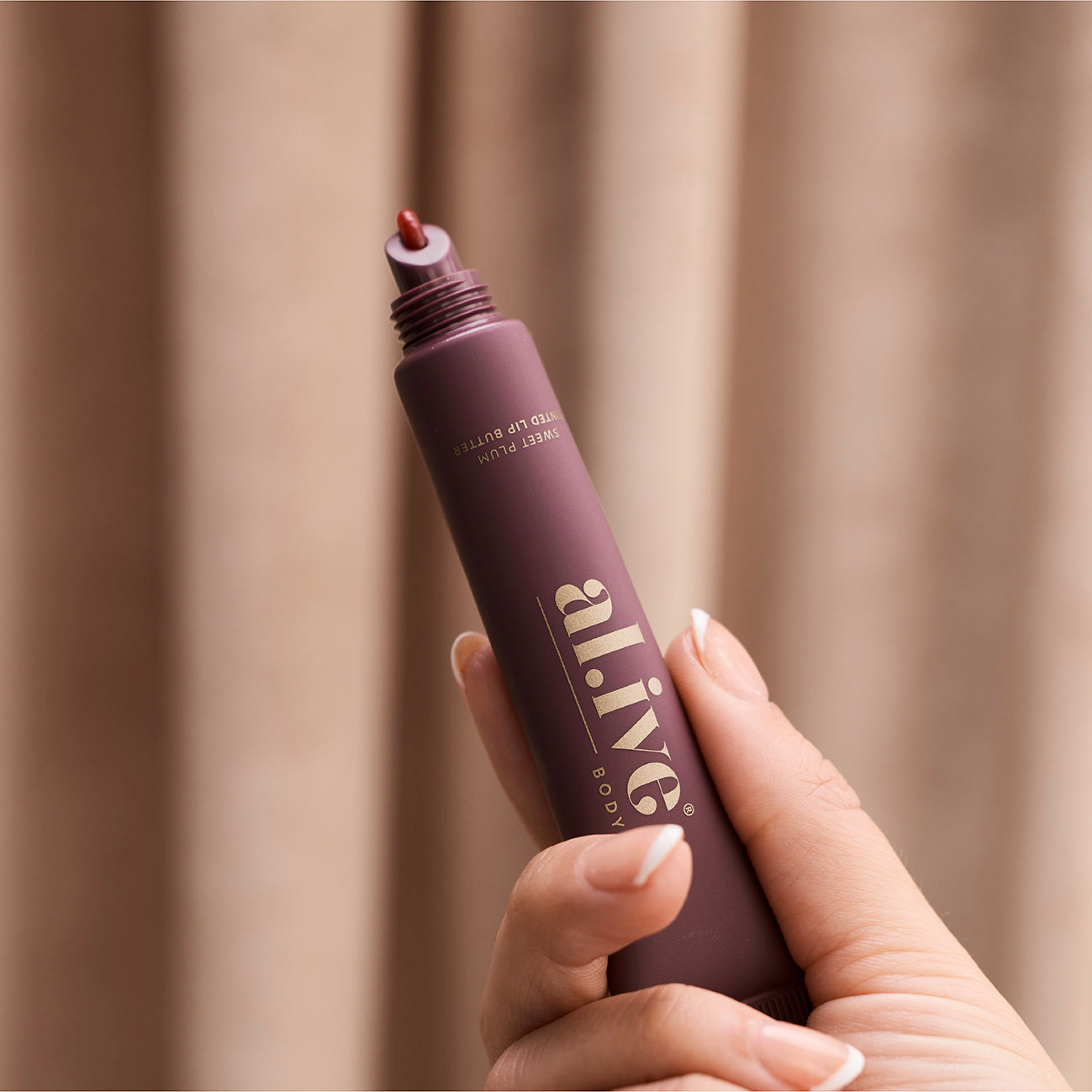 Tinted Lip Butter Ornament Sweet Plum