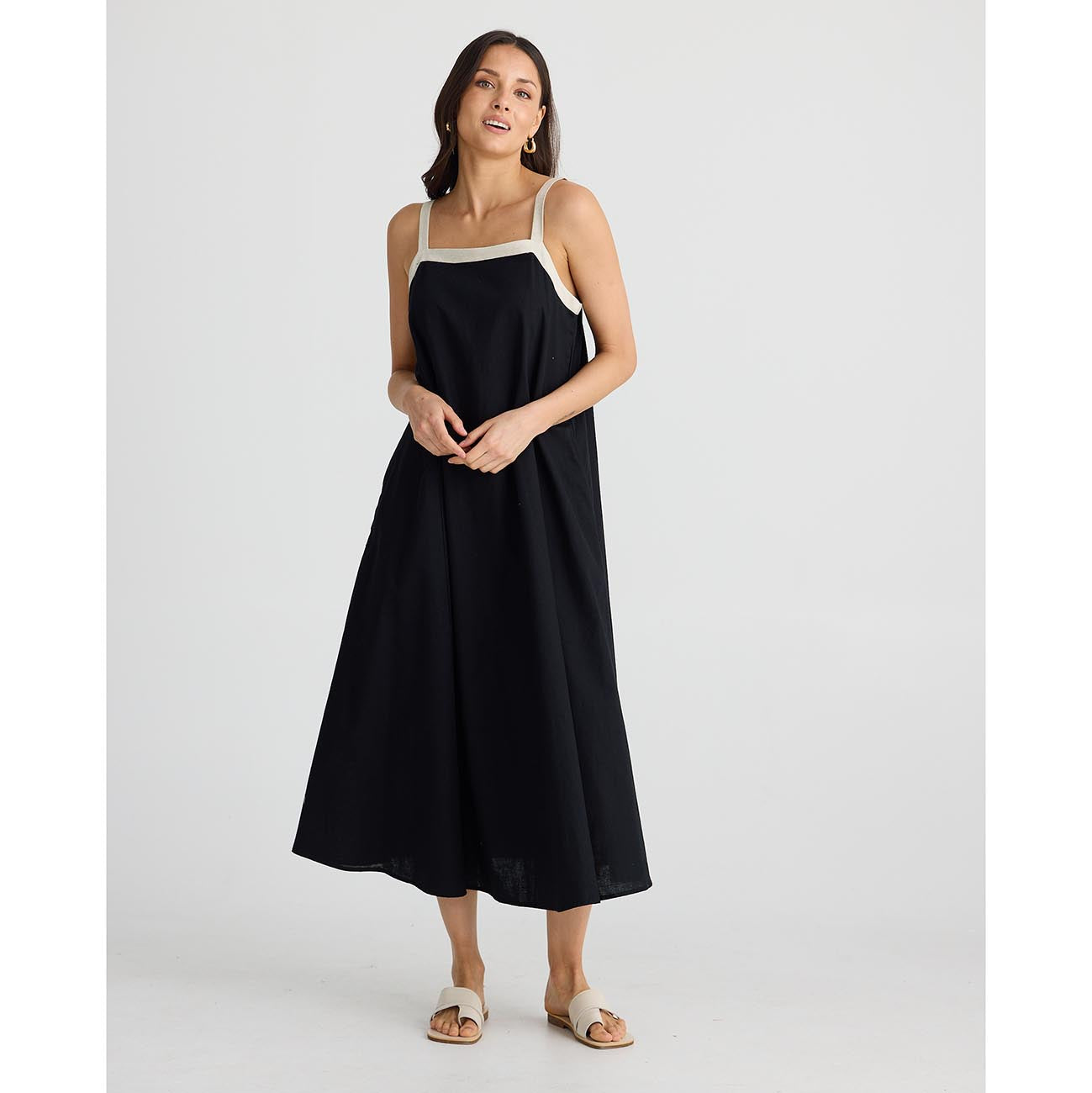 Erica Dress Black w Natural Trim