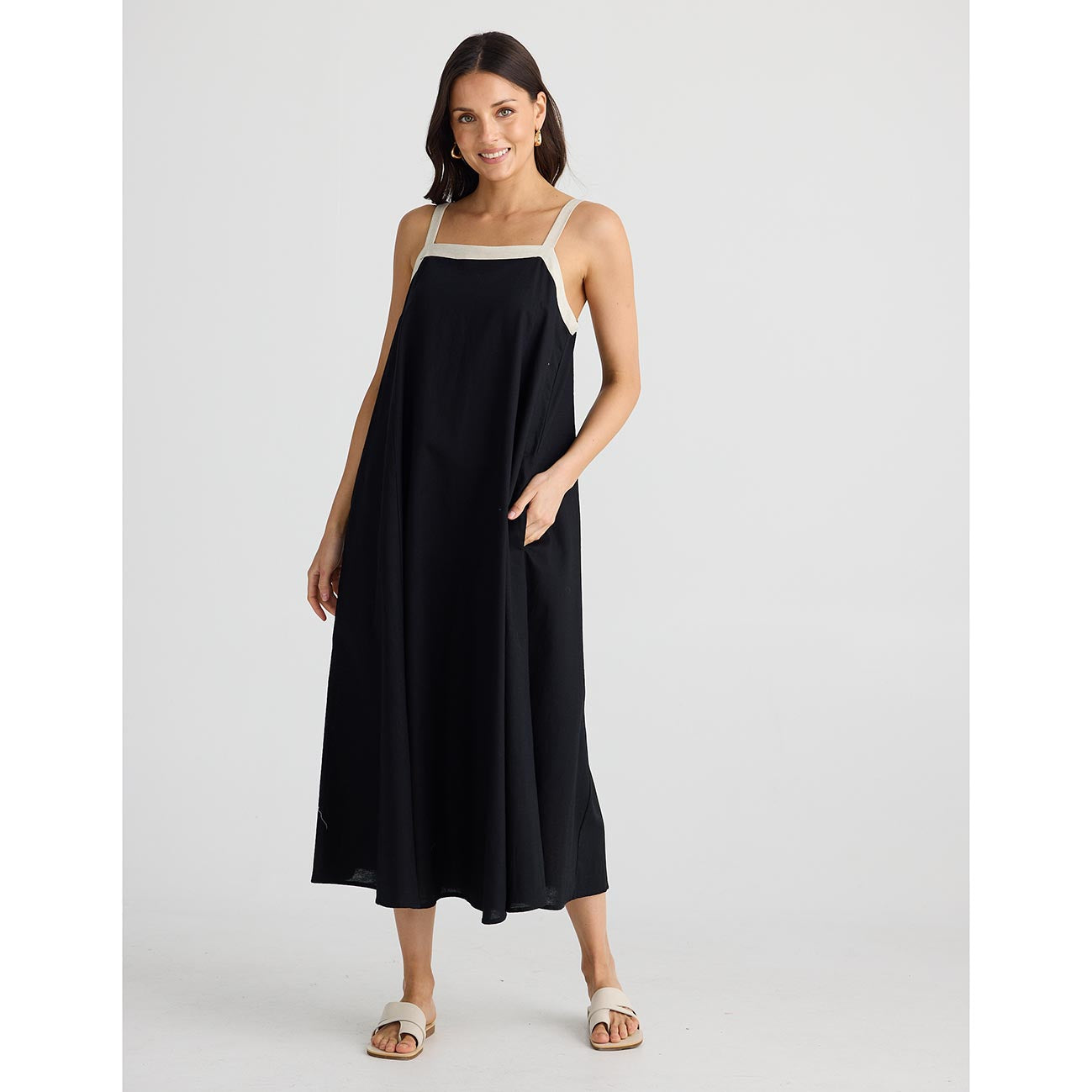 Erica Dress Black w Natural Trim