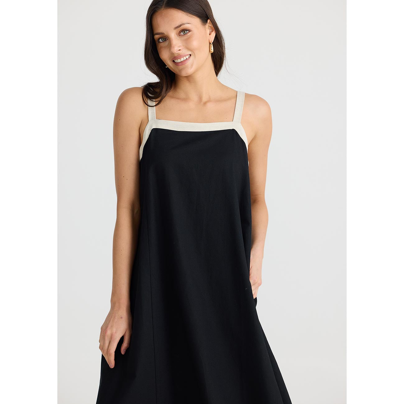 Erica Dress Black w Natural Trim