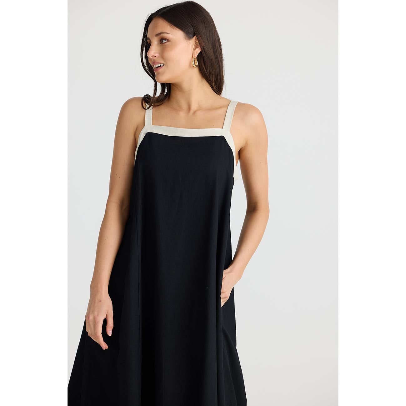 Erica Dress Black w Natural Trim