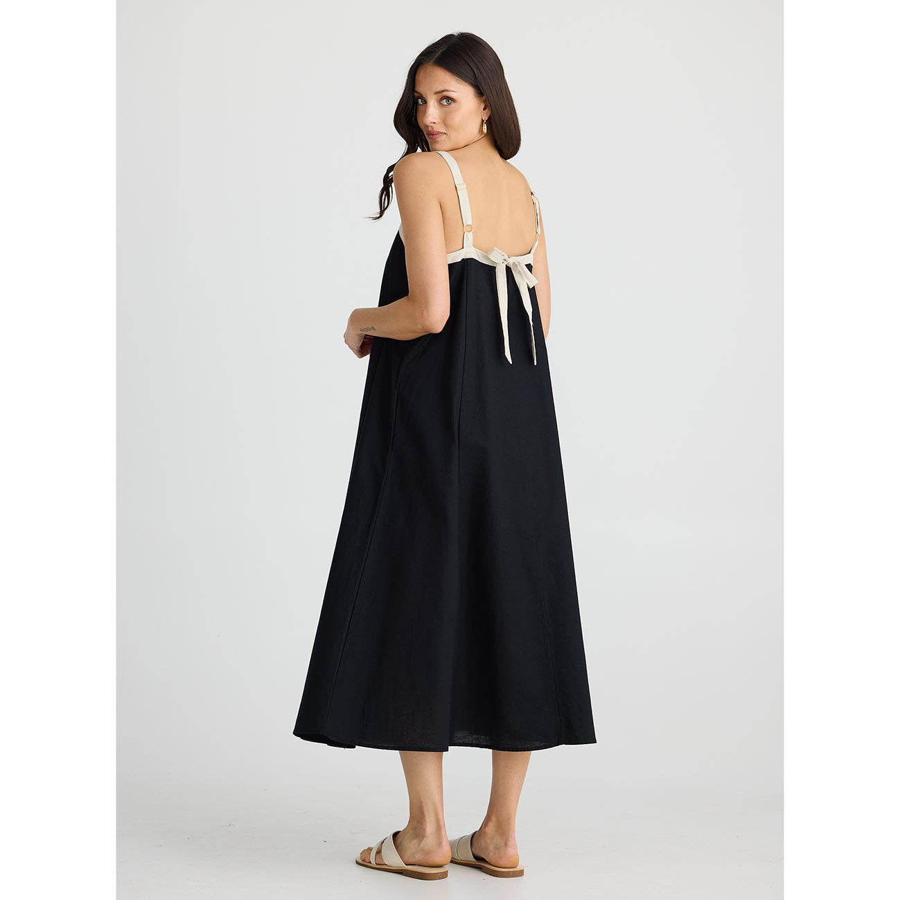 Erica Dress Black w Natural Trim