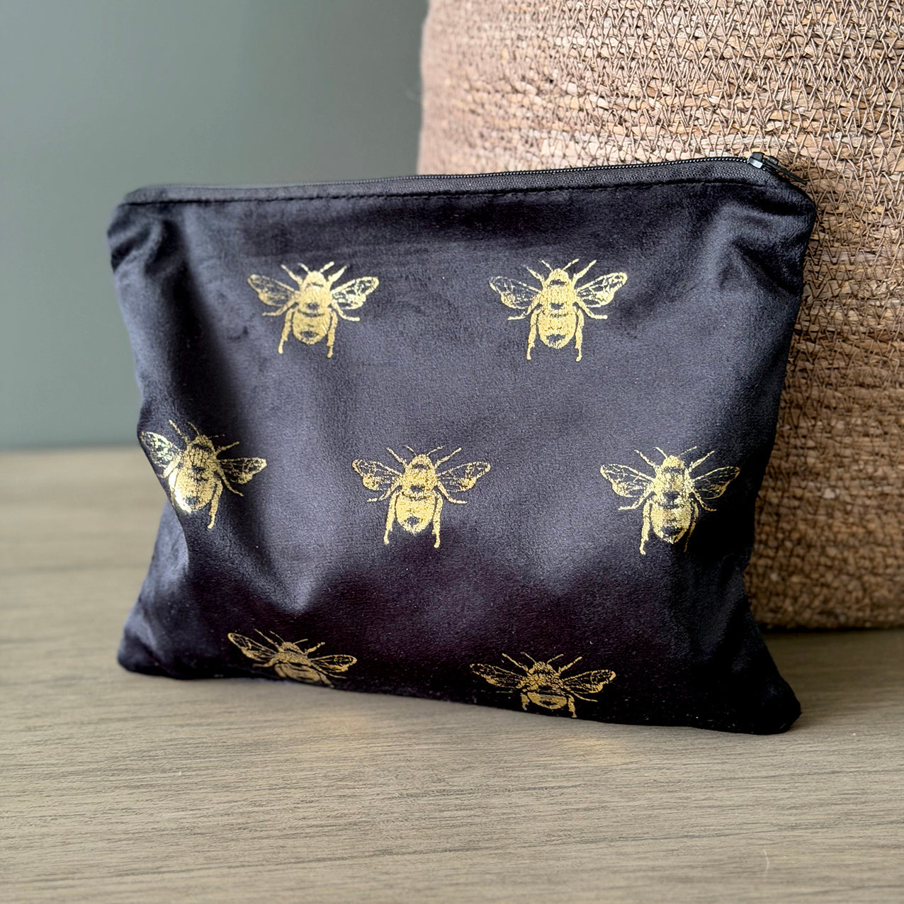 Velvet Bee Cosmetic Bag Black/Gold