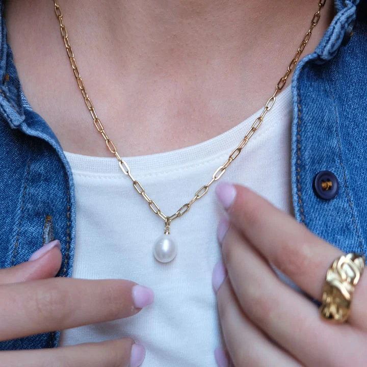 Gold Pearl Pendant Necklace