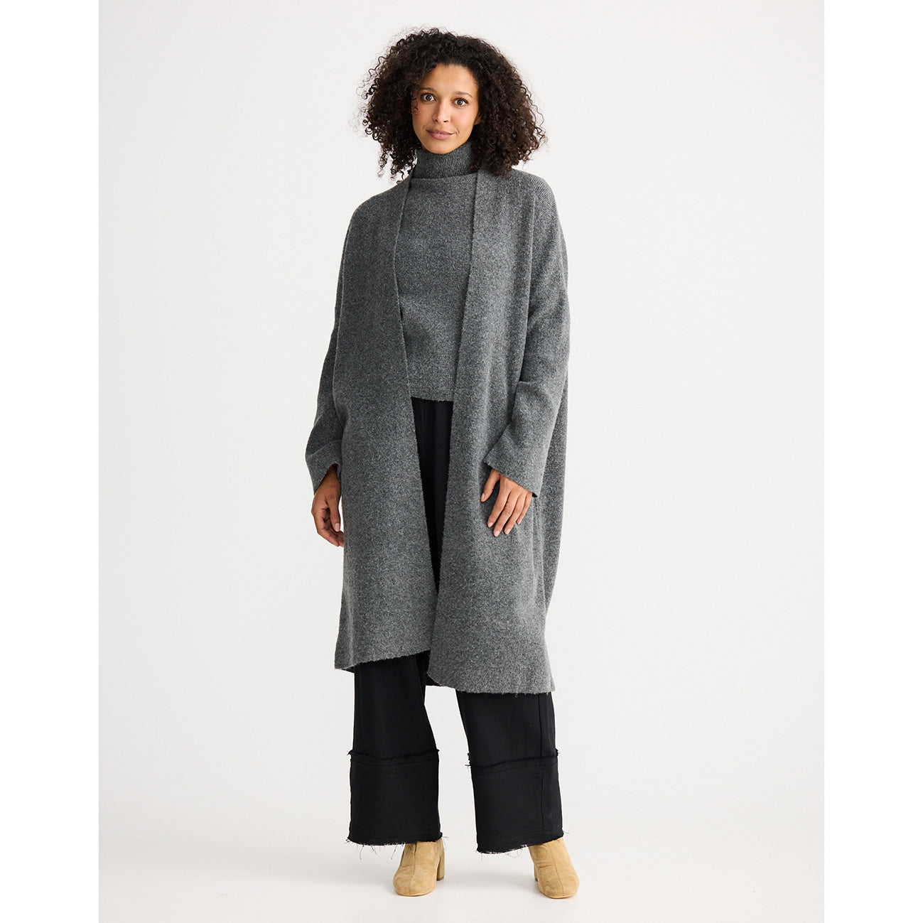Lucerne Cardi Charcoal