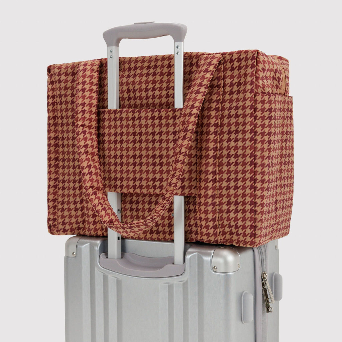 Baggu Small Cloud Carry-On Tan Houndstooth