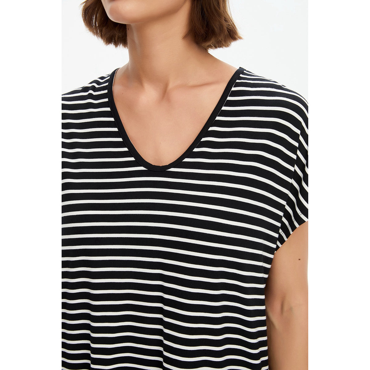 Stripe V Neck Swing Tee Black/White