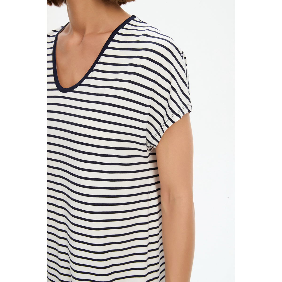 Stripe V Neck Swing Tee White/Black