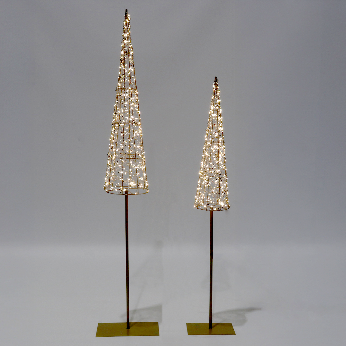 Vienna Beaded Pole Tree w Lights