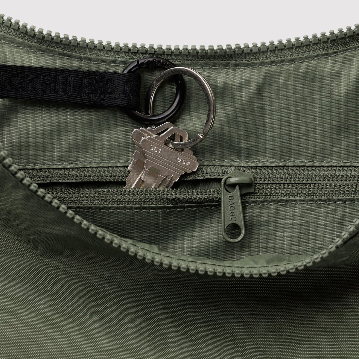 Baggu Medium Nylon Crescent Bag Caper