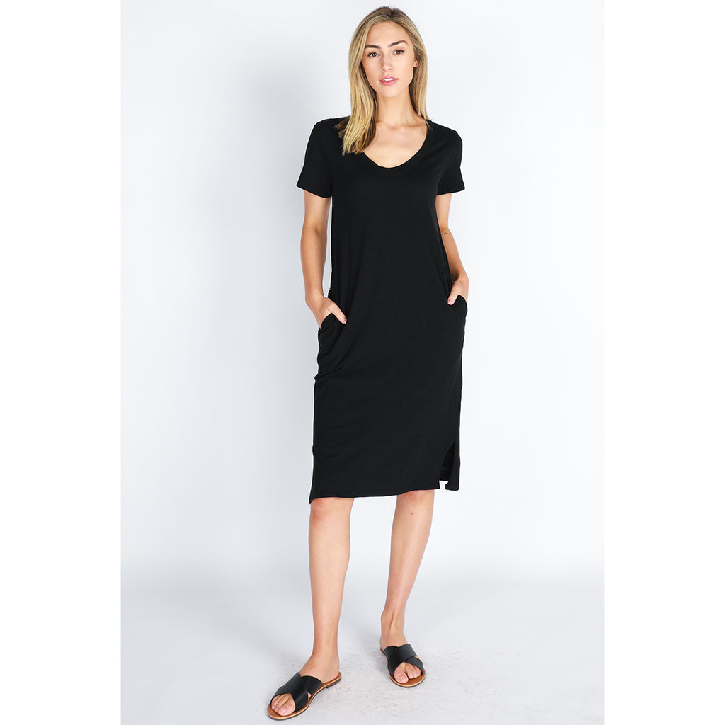 Rachel Dress by 3rd Story has a scooped neckline and short sleeves. This women’s dress features side pockets and splits at the sides. It has a straight hemlines. The front hem falls to midi length. Available in Black and Indigo  Pair with your favourite white sneakers and a cross shoulder bag for a casual day.  It is unlined, stretch, and opaque. Made from 100% Slub Cotton.  Style is true to size.  Models are 1.78 – 1.8m tall, so most dress/skirt styles will end near and below the knee for the average heigh