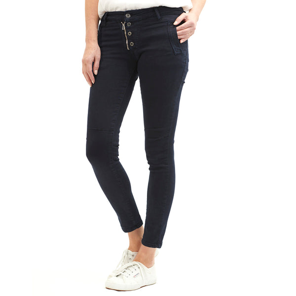 The Italian Star best selling jean, the ultimate in style and comfort.  Details: • Mid-rise • Slim leg • Zip and button fly  • Side pockets • Zip back pockets • Seam detail at knee • Super stretchy     • 98% Cotton 2% Elastane