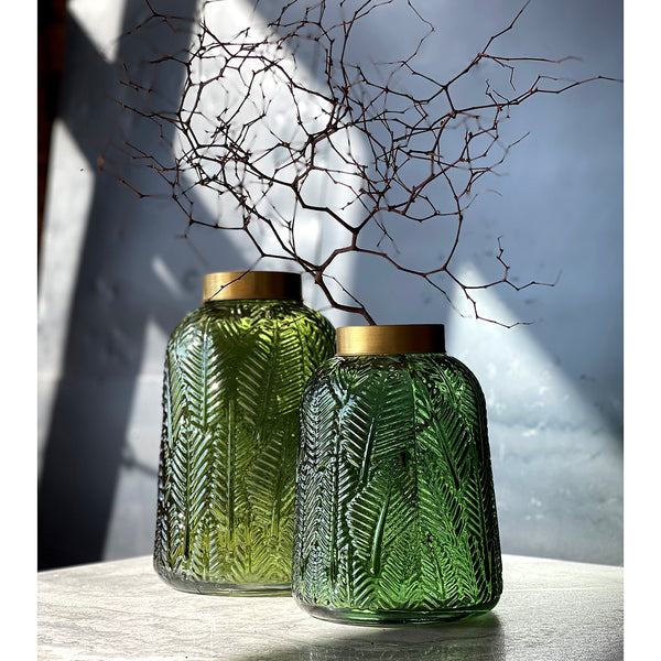 With its unique design, vibrant colour and crisp gold accent the fern leaf vase adds an eye catching, vintage look to any room.  Details: Glass, metal Large - 17 x 17 x 245cm Small - 15 x 15 x 20cm