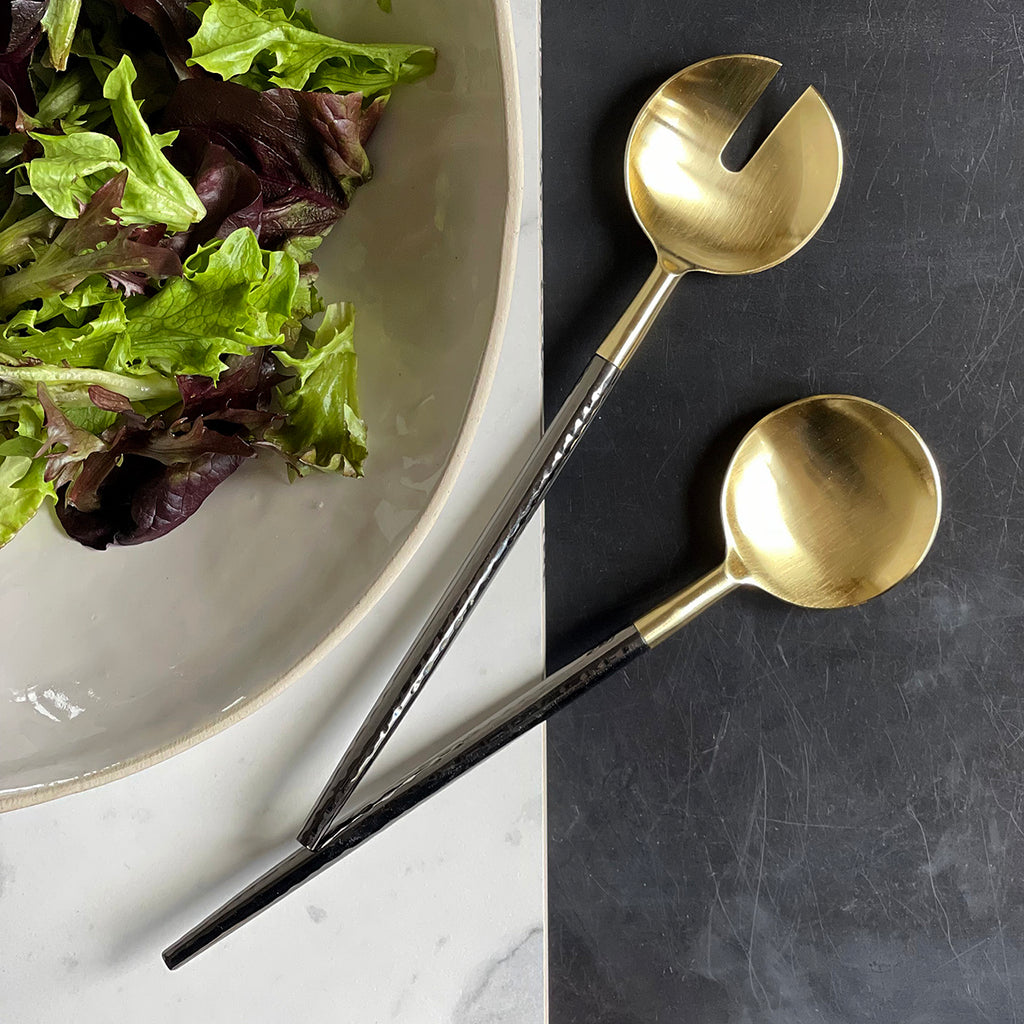 This gorgeous black handled Salad Server set is made with full stainless steel and electrophoretic lacquer painting.   Dishwasher safe when using a gentle dishwashing tablet.   Size: 26cm length
