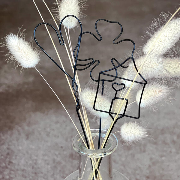 Whether a pretty highlight in a vase, a friendly companion in a pen holder or a sweet surprise in a flower pot, these wire ornaments will awake your creativity and will always bring you joy no matter how you use them.  Details: Decorative wire art Set 3 Approx 26x5cm