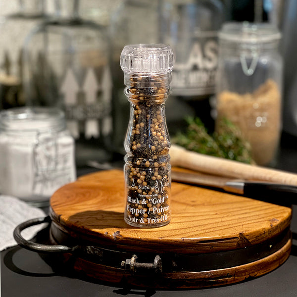 The Duo Gold & Black Pepper Grinder will elevate your dishes to new heights with a unique sparkling touch.  55g Grinder
