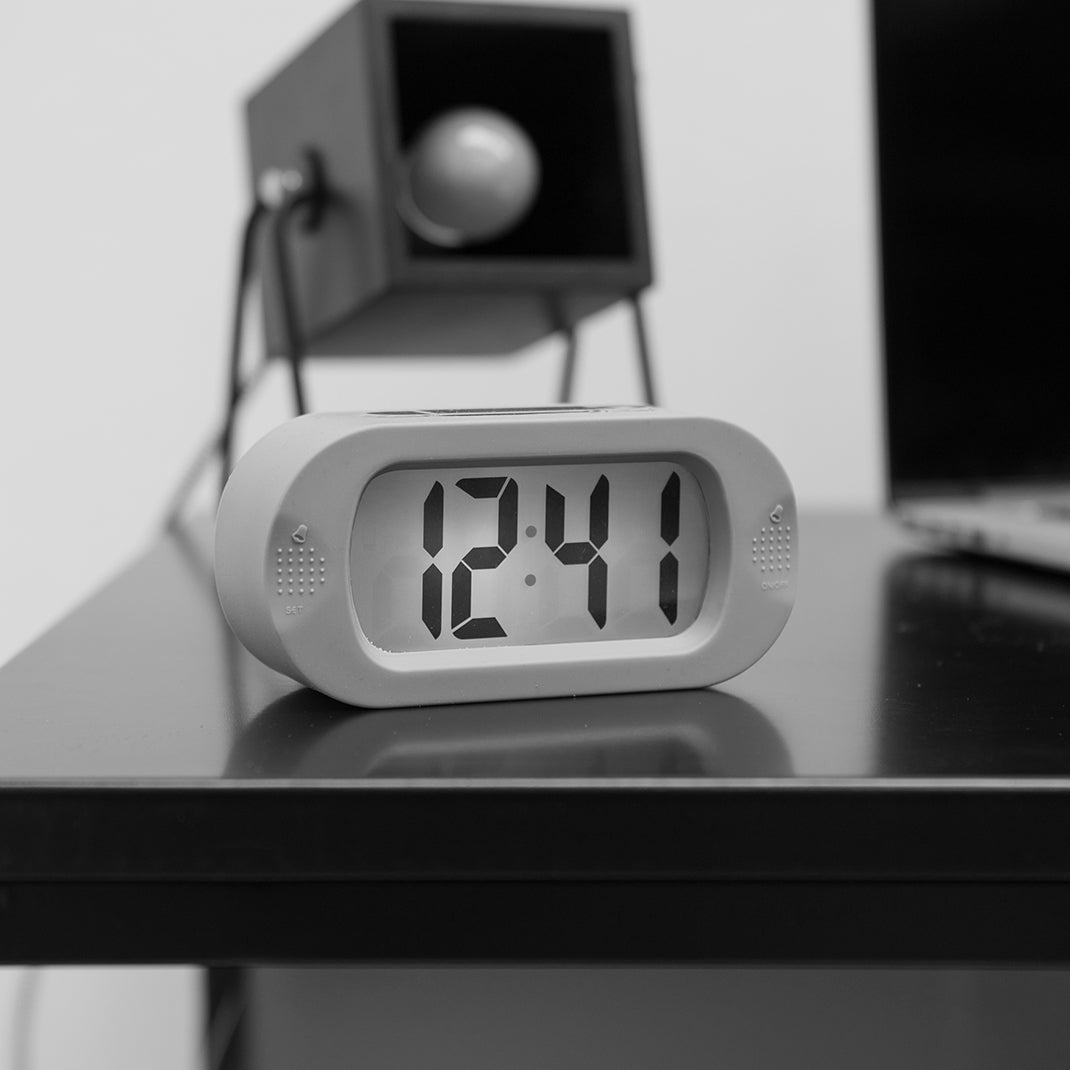 Gummy Alarm Clock Now you can fall asleep in peace! No ticking, no bright lights. Simply hit a button when it is dark to view the time.  Available in black or white Silicon Excl 3 AAA batteries Digital clock, no ticking  Size: 14 x 7 x 5cm