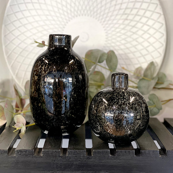 How sweet are these glass hand blown leopard print bud vases. Display them empty or with your favourite bloom. Two sizes available  Please note this product has been hand blown, bubbles in glass and variations will occur.  Size: Squat - D10 x H11.4cm Tall - D10.5 x H17.3 cm