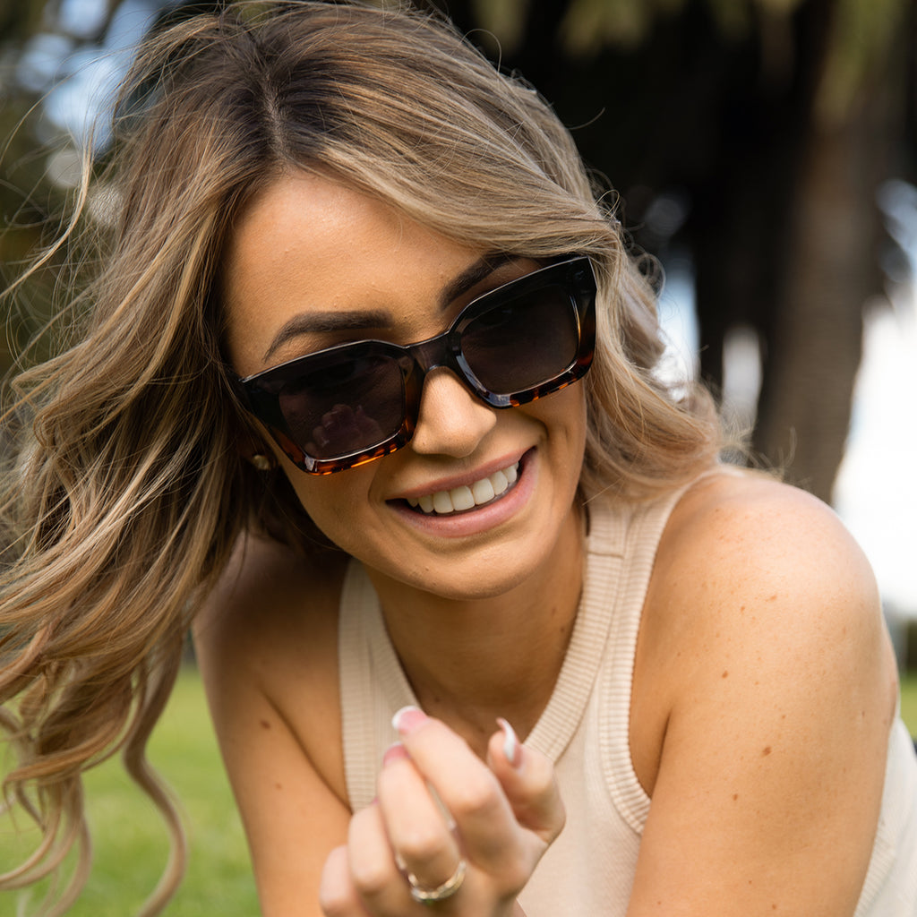 Reality - Onassis Navy. Reality Eyewear is a fashion-forward, vintage-inspired brand made for those who love to express themselves through their style.  Details: • POLARIZED • Robust Polycarbonate Lens         • Category 3 Protection   • High Sunglare Reduction             • Good UV Protection